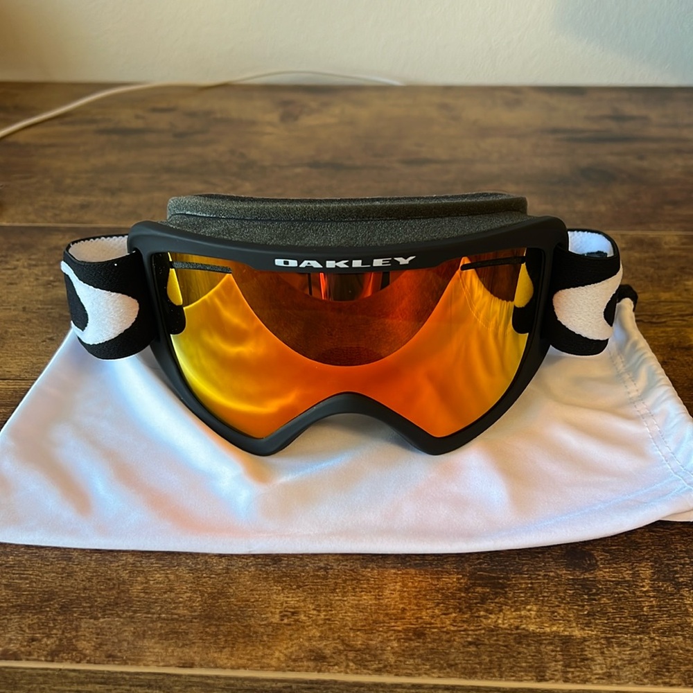 Oakley snowboard goggles